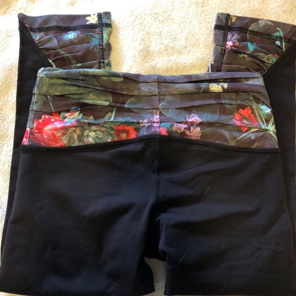 Lululemon crops size 6 - Picture 1 of 6
